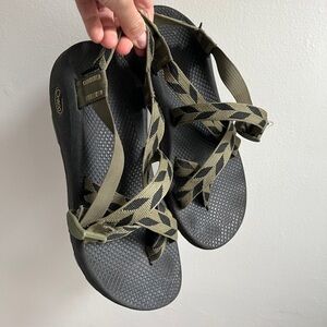 Chaco Womens Z/Cloud size 10 sandals, green and black patterned strap